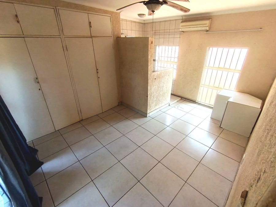 5 Bedroom Property for Sale in Safari Gardens North West